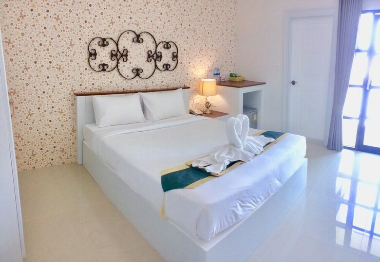 Ploy's Pearl Hotel