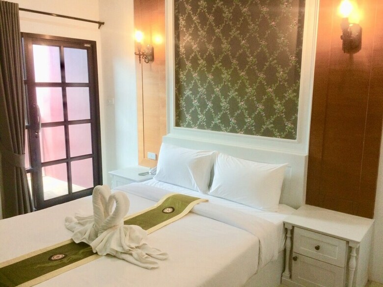 Ploy's Pearl Hotel
