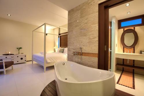 Six Hills Sea View Villa