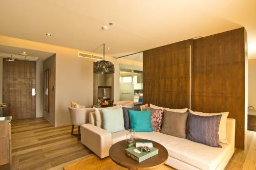 Hotel Away Phuket Le Coral