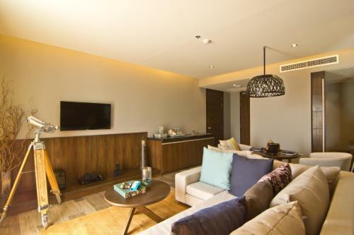 Hotel Away Phuket Le Coral