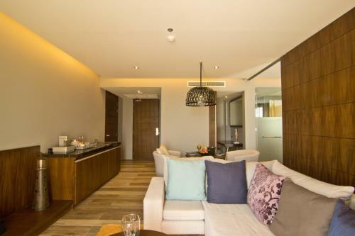 Hotel Away Phuket Le Coral