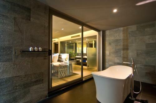 Hotel Away Phuket Le Coral