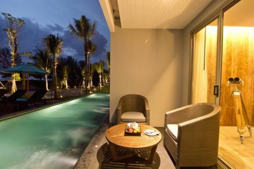 Hotel Away Phuket Le Coral