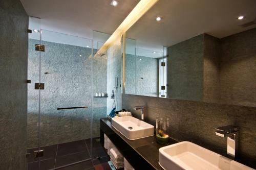 Hotel Away Phuket Le Coral