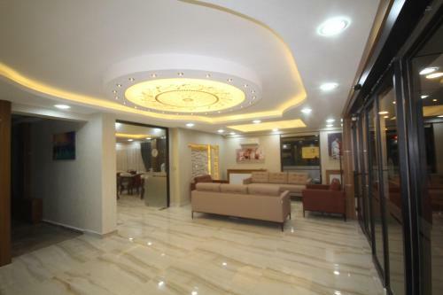 Apartamento Zara Palas Otel