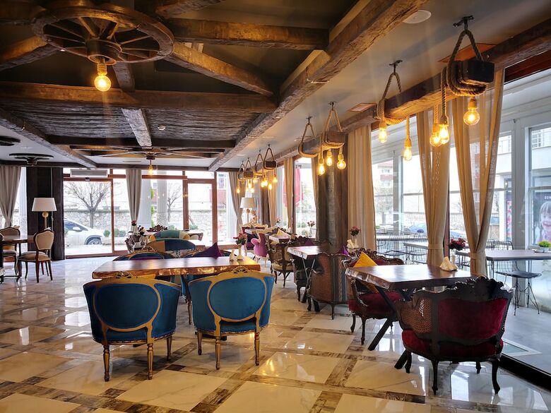 The Larossa Hotel