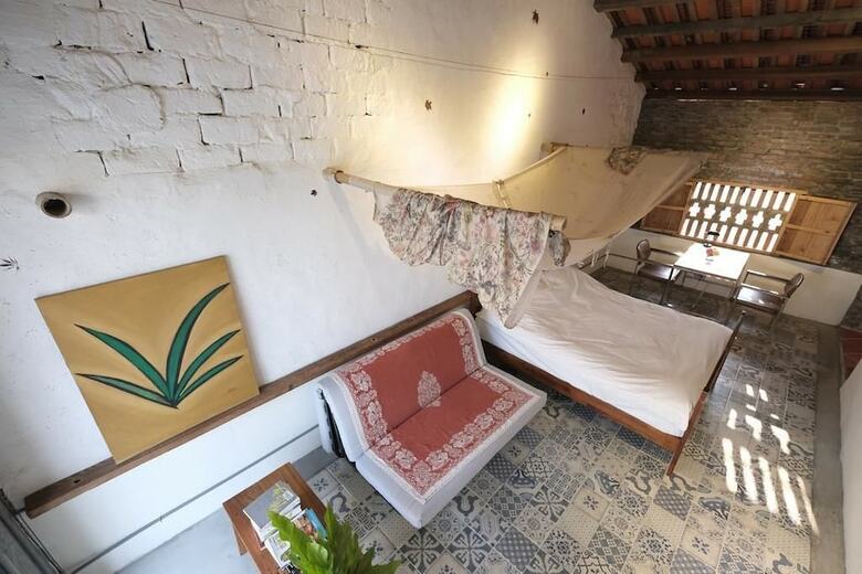 Hostal Yellow And Black Guest House