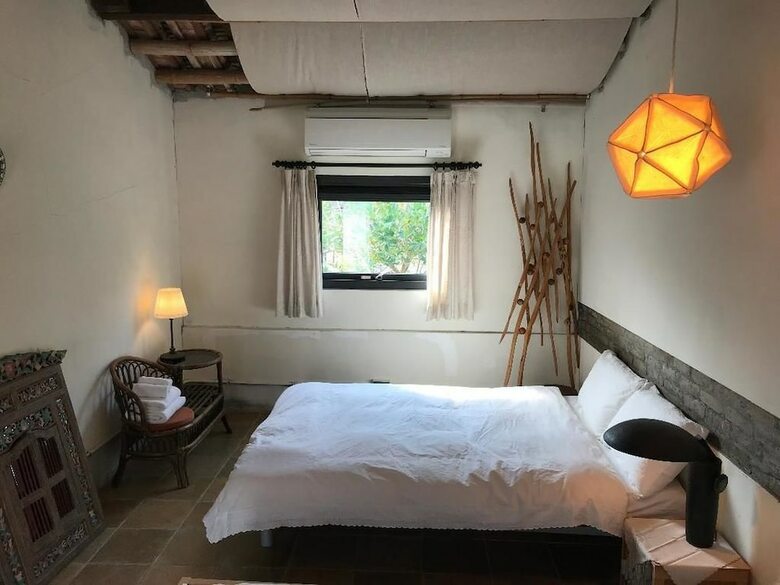 Hostal Yellow And Black Guest House