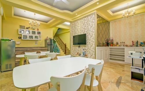 Holby No.8 Elevator Homestay