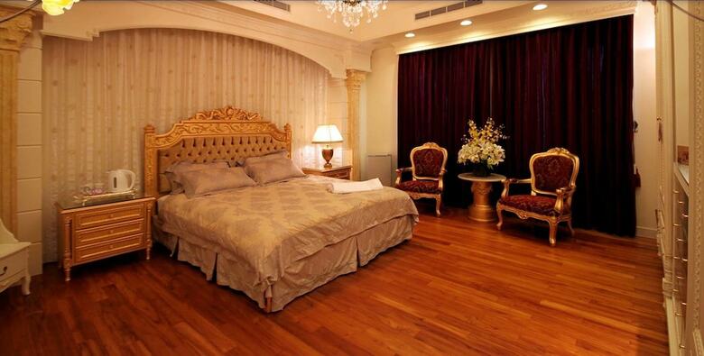 Hostal Baroque House