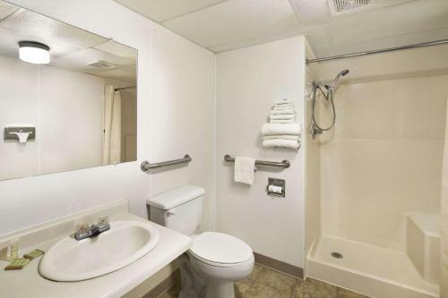 Hotel Super 8 By Wyndham Redfield