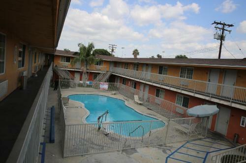 Motel Chateau Inn & Suites