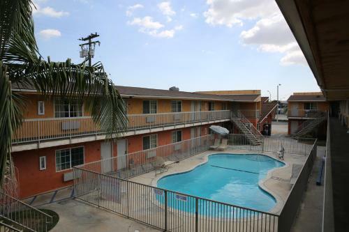 Motel Chateau Inn & Suites