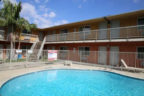 Motel Chateau Inn & Suites