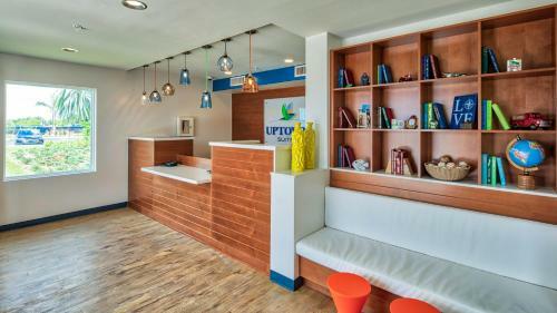 Hotel Uptown Suites Extended Stay Tampa Fl- Riverview