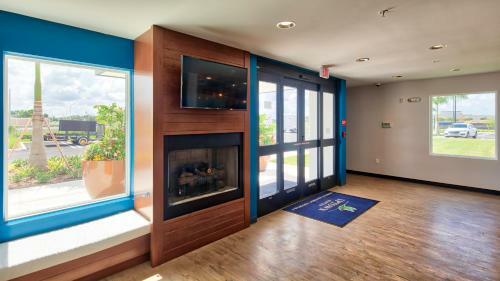 Hotel Uptown Suites Extended Stay Tampa Fl- Riverview
