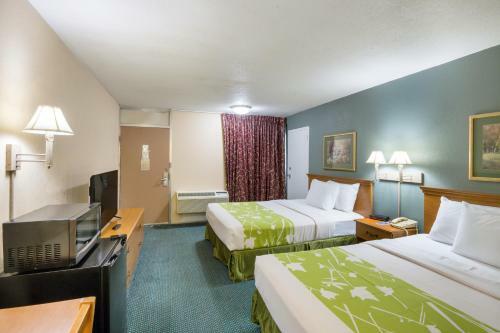 Hotel Rodeway Inn And Suites
