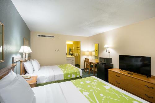 Hotel Rodeway Inn And Suites