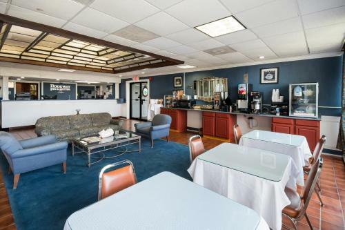 Hotel Rodeway Inn And Suites