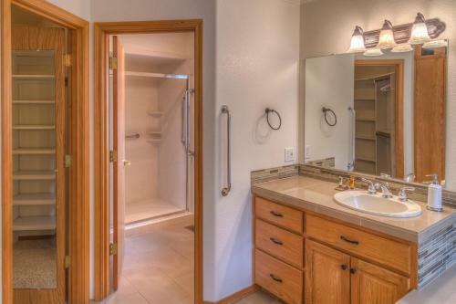 9 Hoodoo-ac-hot Tub-5br/3ba