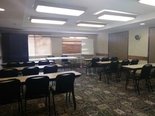 Madelia Hotel & Suites