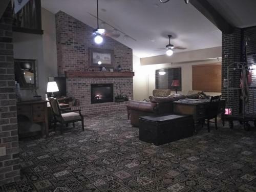 Madelia Hotel & Suites