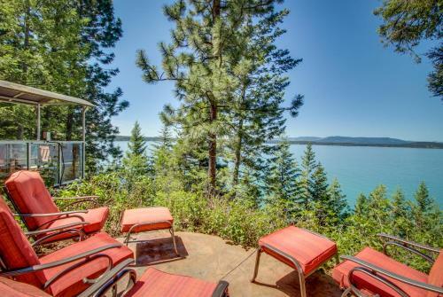 The Hilltop Lakefront Hideaway