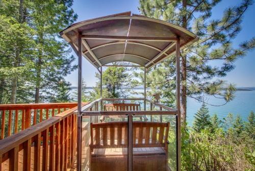 The Hilltop Lakefront Hideaway