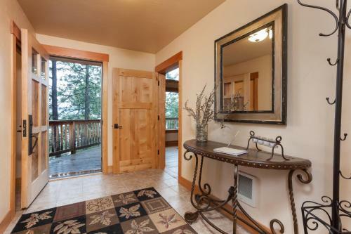 The Hilltop Lakefront Hideaway