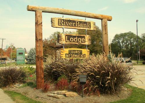 Hotel Riverbank Lodge