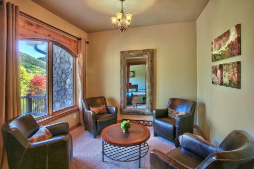 Boulder Ridge Home