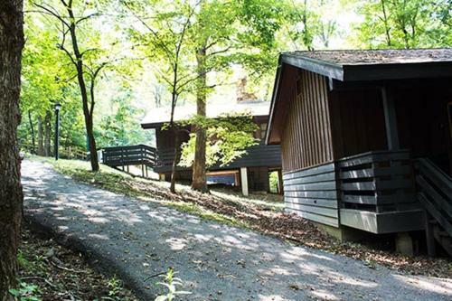 Giant City Lodge