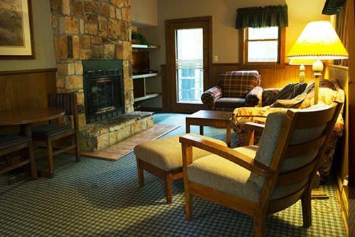 Giant City Lodge