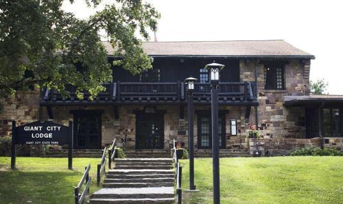Giant City Lodge