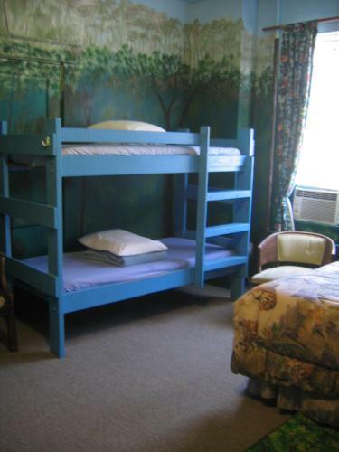 Bed & Breakfast The Pirate Haus Inn