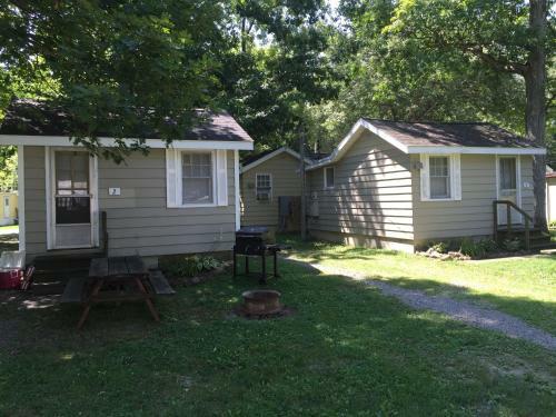 Shade Acres Campgound And Cottages