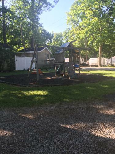 Shade Acres Campgound And Cottages