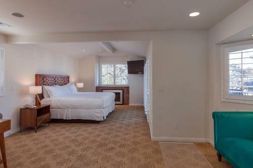 Hotel Saratoga Oaks Lodge
