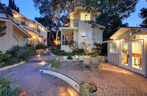 Hotel Saratoga Oaks Lodge