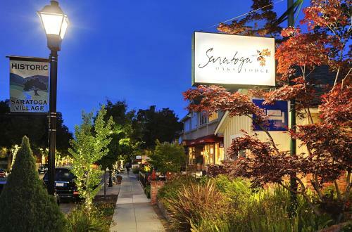 Hotel Saratoga Oaks Lodge