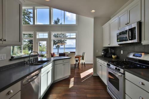 254 - Langley By The Sea - Panoramic Vista