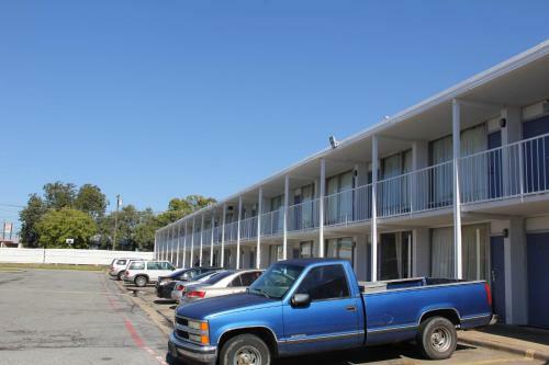 Motel Lonestar Inn And Suite