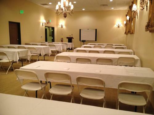 Hotel Silverland Inn & Suites