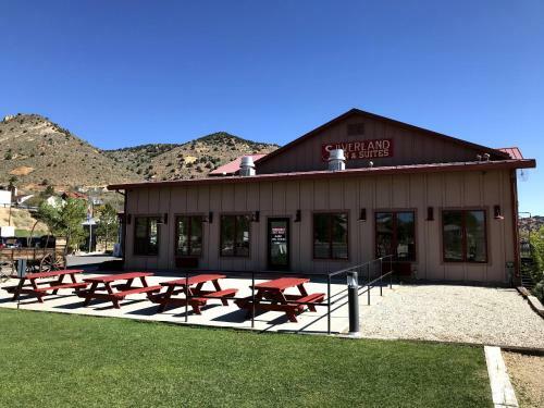 Hotel Silverland Inn & Suites