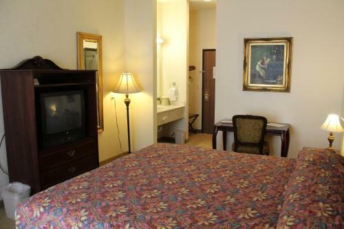 Hotel Silverland Inn & Suites