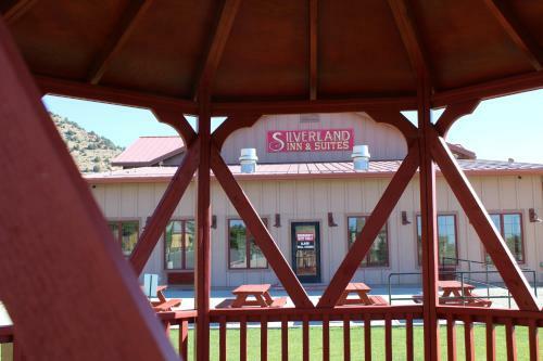 Hotel Silverland Inn & Suites
