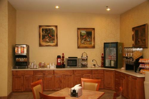 Hotel Silverland Inn & Suites