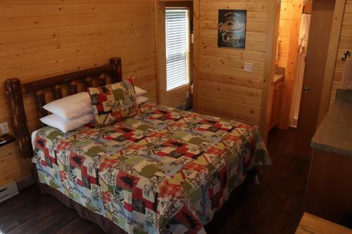 Hotel Lone Fir Resort