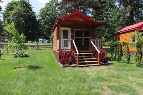 Hotel Lone Fir Resort
